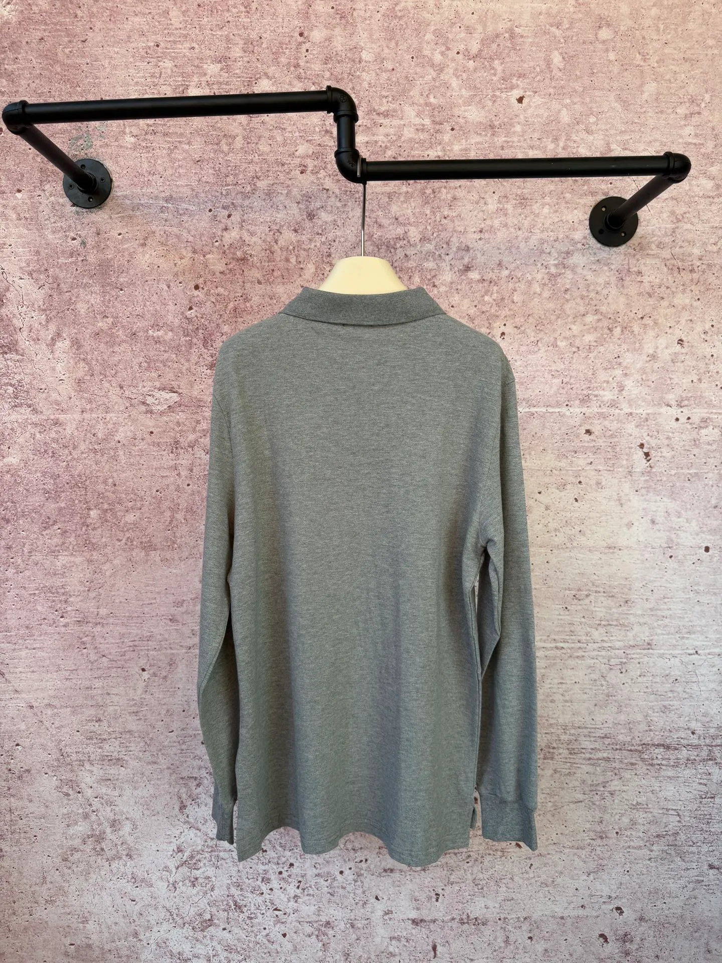 P200 Ralph Lauren classic unisex pony logo pique polo long sleeves, the original version is the same 250g pure cotton pique fabric, there is no difference in the overall style and craftsmanship, it is simple and lazy to wear alone, and the old money style polo collar is the first choice for autumn.